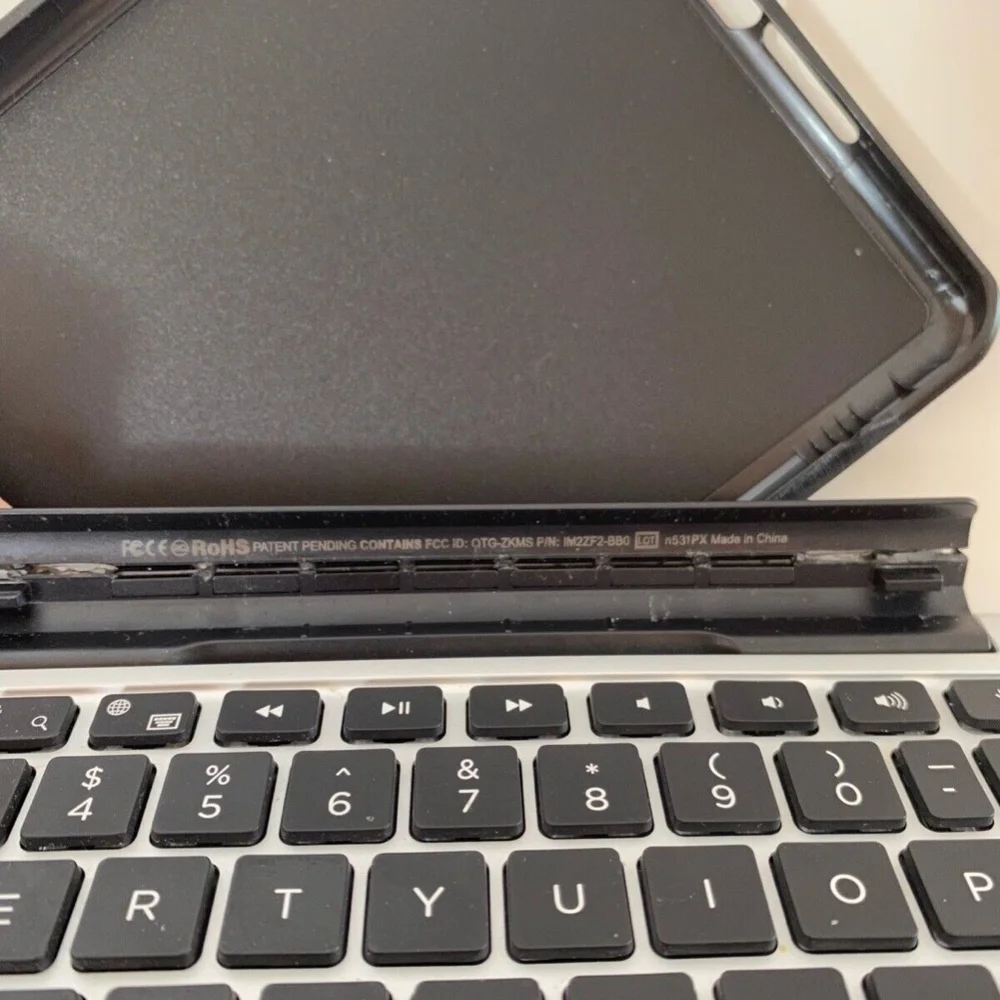 Zagg Ultra-Slim Tablet Keyboard & Detachable Hinged Case ipad mini 2/3